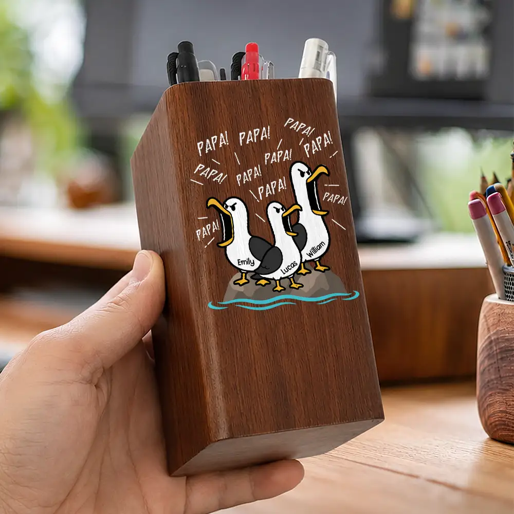 Funny Screaming Seagull - Personalized Pen Holder With Clock