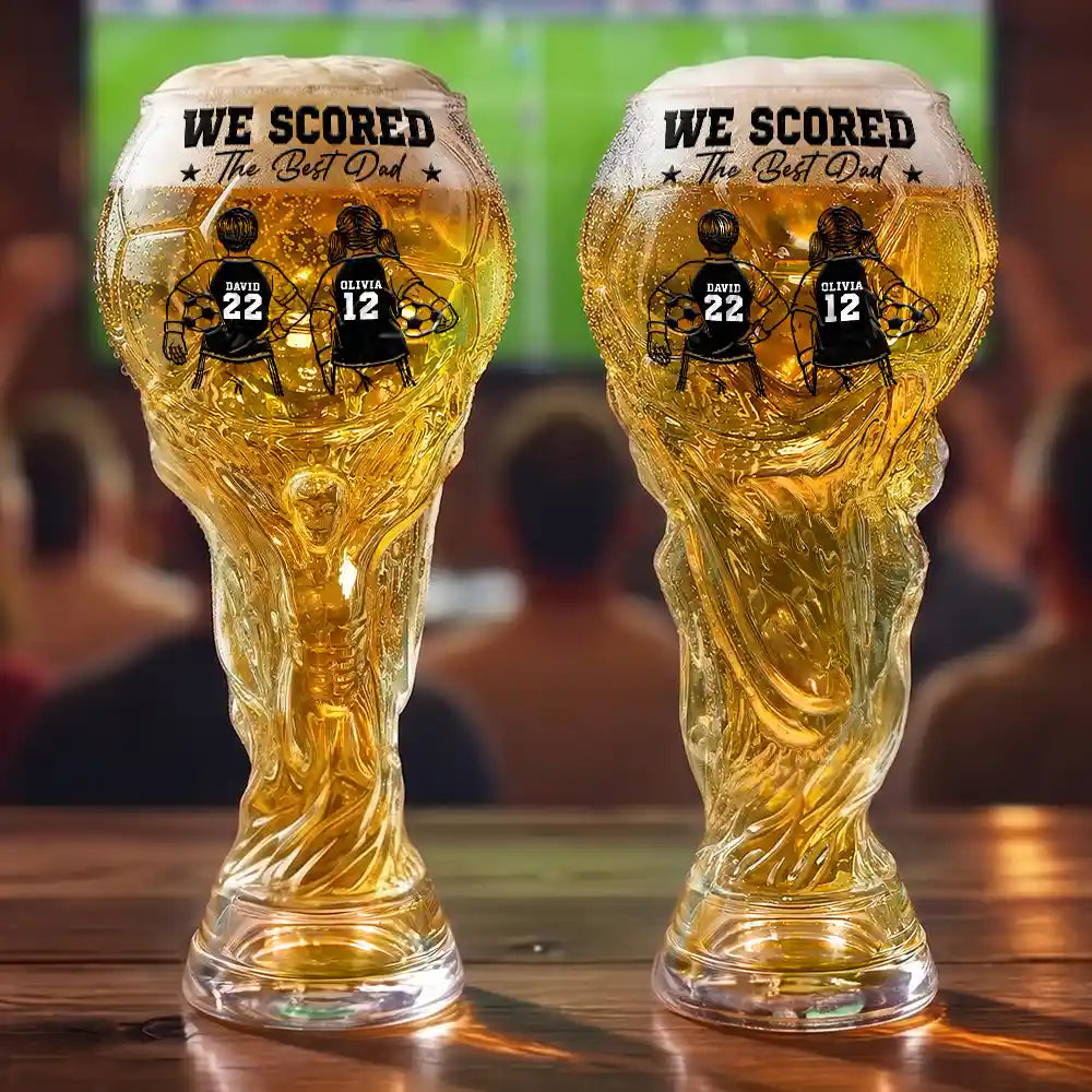 Kids Backside Line Art We Scored The Best Dad - Personalized Beer Glass